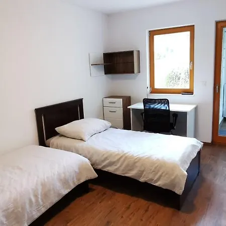 Domovoj בית הארחה מדבודה