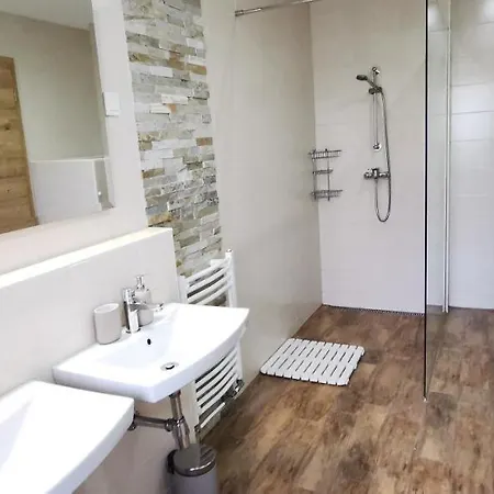 בית הארחה Domovoj מדבודה