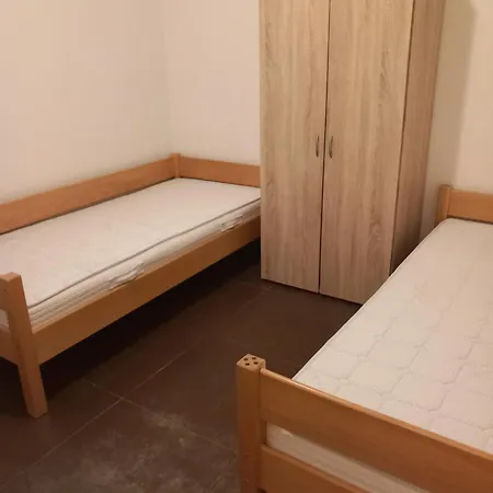 Domovoj בית הארחה מדבודה